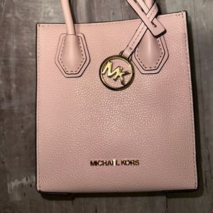 Micheal Kors Mercer Extra Small Pebbled Leather Crossbody Powder Blush